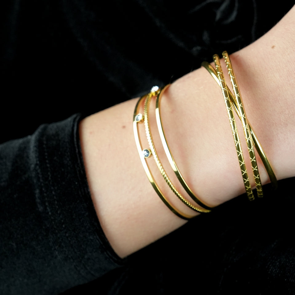 Style RENIE : Bracelet Overpass triple épaisseur avec motifs crantés