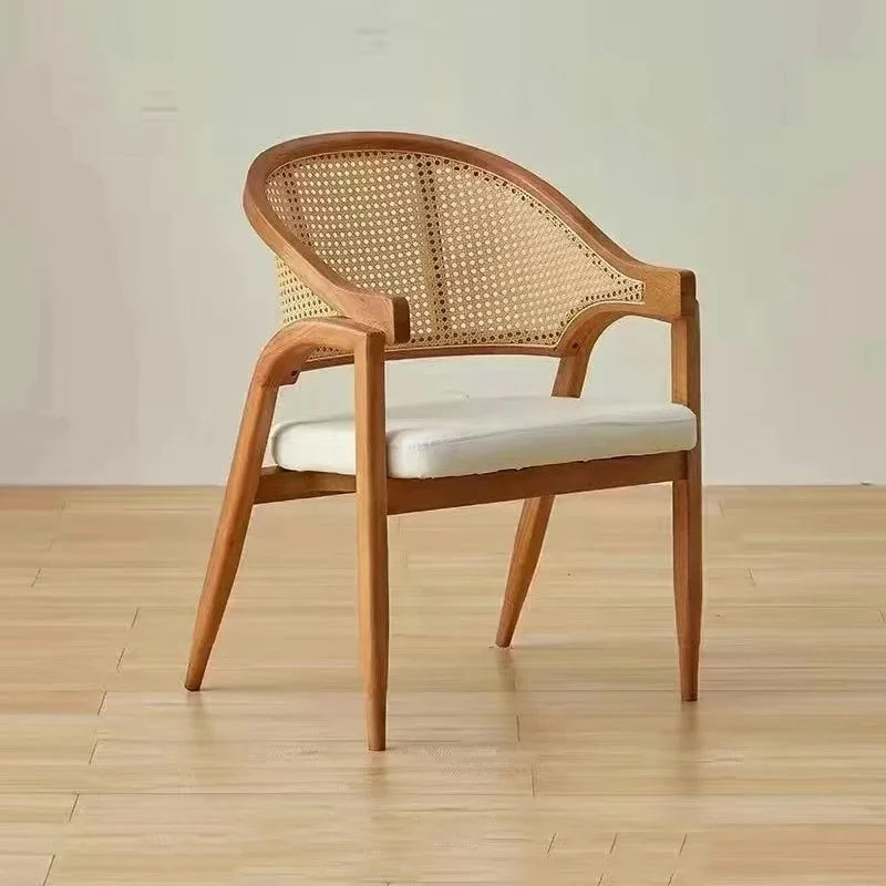 Chaise Hinata