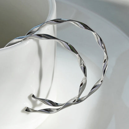 Boucles d'oreilles créoles VERONA torsadées ondulées argentées