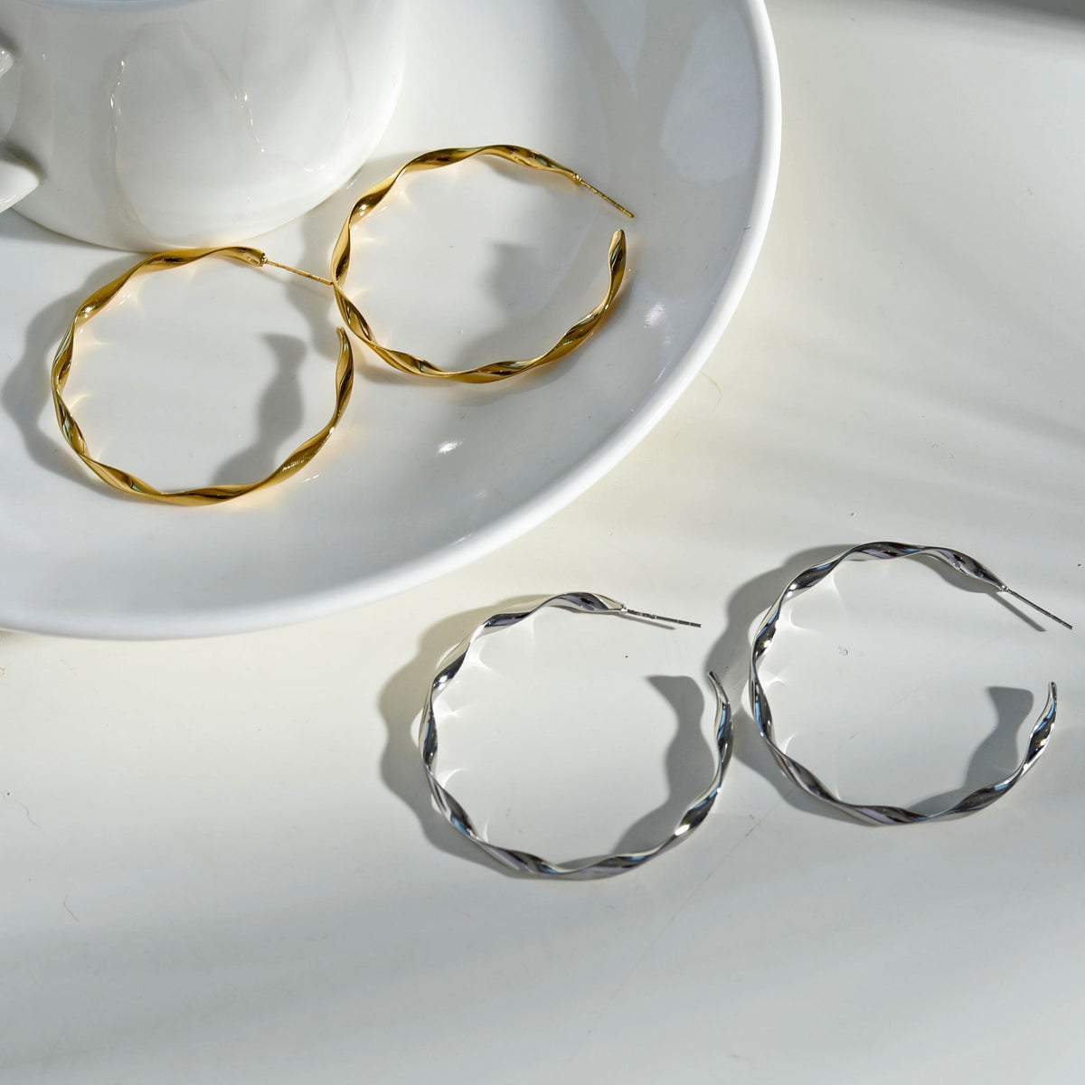 Boucles d'oreilles créoles VERONA torsadées ondulées argentées