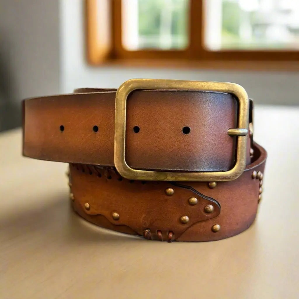 Ceinture en cuir pleine fleur cloutée pour femme