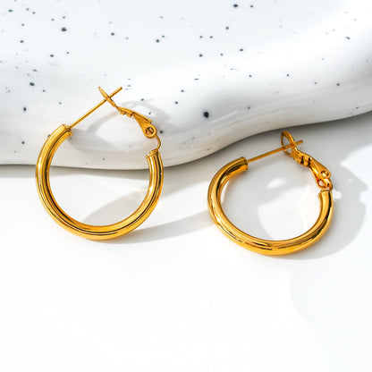 YOSHIKO: Mid-Width Essential Hoop Earrings Gold Size A (2 cm)