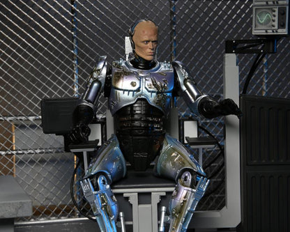 NECA - RoboCop Ultime Endommagé au Combat avec Chaise