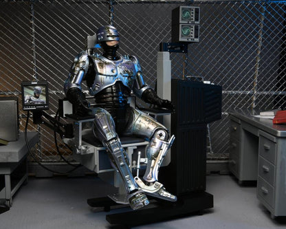 NECA - RoboCop Ultime Endommagé au Combat avec Chaise
