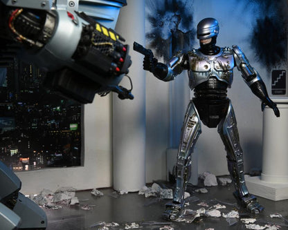 NECA - RoboCop Ultime Endommagé au Combat avec Chaise