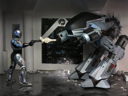 NECA - RoboCop Ultime Endommagé au Combat avec Chaise
