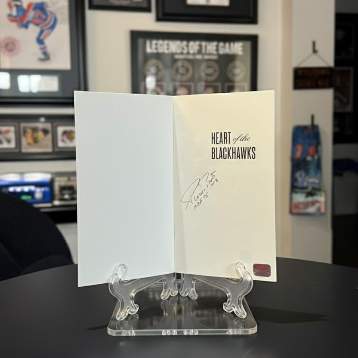 CŒUR DES BLACKHAWKS, LIVRE BROCHÉ SIGNÉ PAR PIERRE PILOTE - MÉMOIRES DE HOCKEY AUTOGRAPHÉES 9 X 6 POUCES - SOUVENIRS DE LA LÉGENDE DU HOCKEY DE CHICAGO À COLLECTIONNER