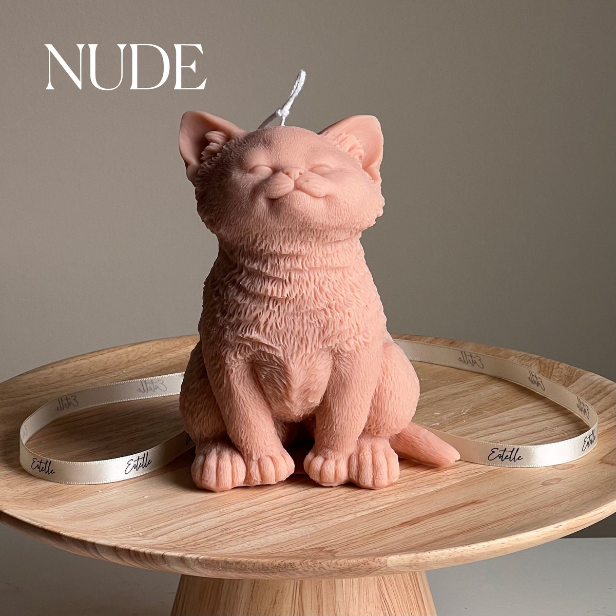 Bougie sculpturale en cire de soja faite à la main en forme de chat : Cadeau de bougie animale.