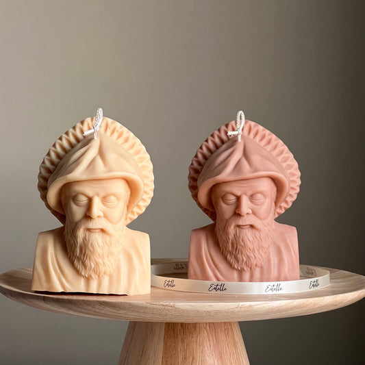 Bougie buste de Saint Charbel : Pilier sculptural en cire de soja