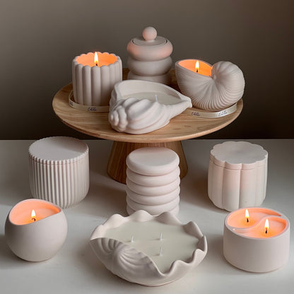 Bougie artisanale en cire de soja dans un bol en Jesmonite - Parfum personnalisé