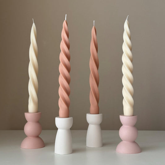 Bougie effilée en spirale en cire de soja : Centre de table tendance pour le dîner