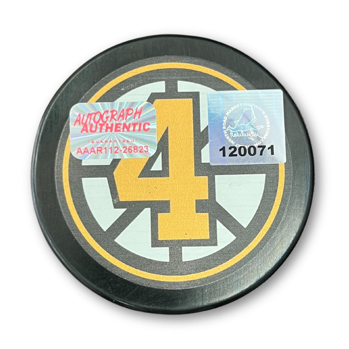 PALET DE HOCKEY BOBBY ORR SIGNÉ « FLYING GOAL » - BOSTON BRUINS