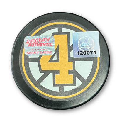 PALET DE HOCKEY BOBBY ORR SIGNÉ « FLYING GOAL » - BOSTON BRUINS