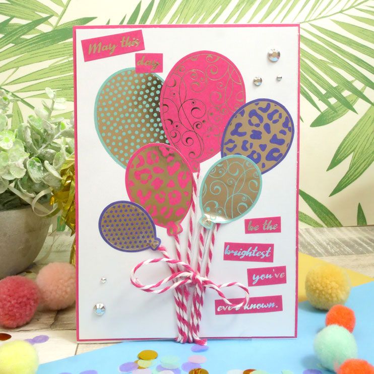 Éléments d'anniversaire estampés à chaud et découpés de la collection « Bold & Bright Stickables »