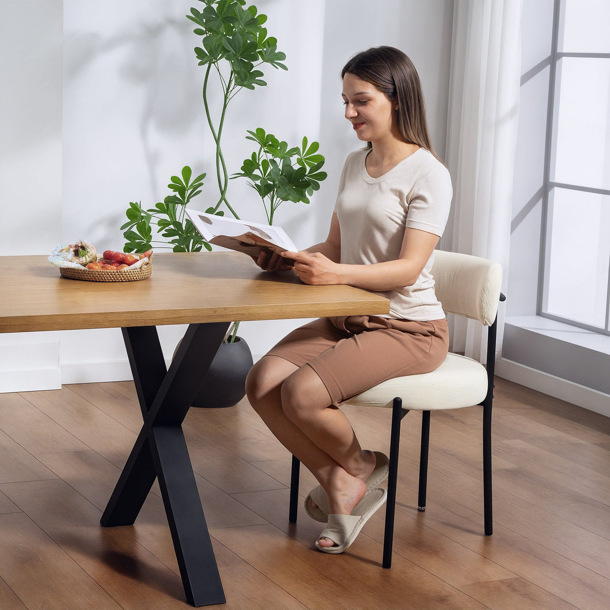 Chaises de salle à manger modernes Avery 4 pièces avec revêtement en velours côtelé - Beige